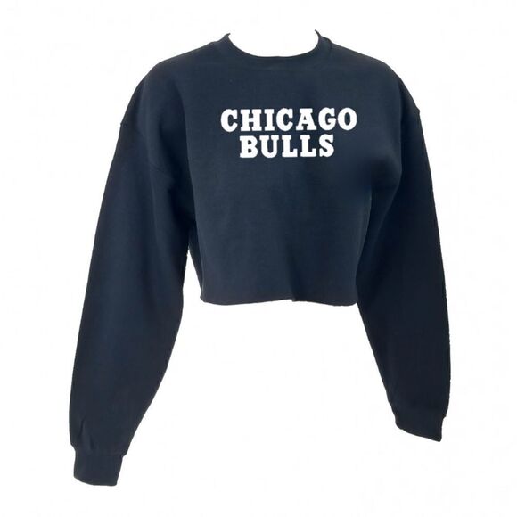 CHICAGO BULLS Classic Vintage Logo BLACK Crop Top Pullover Crewneck Sweatshirt - Picture 2 of 5